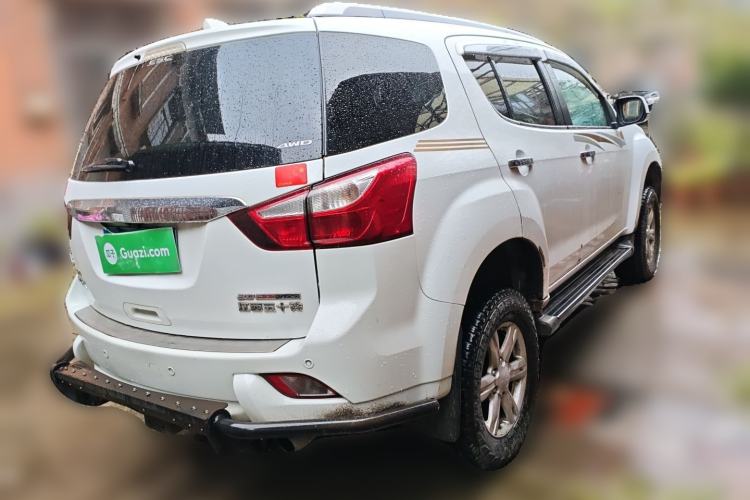 Used Isuzu mu-X 2015 3.0T 4x4 Automatic Luxury 7-Seater Rear Right 45 Deg