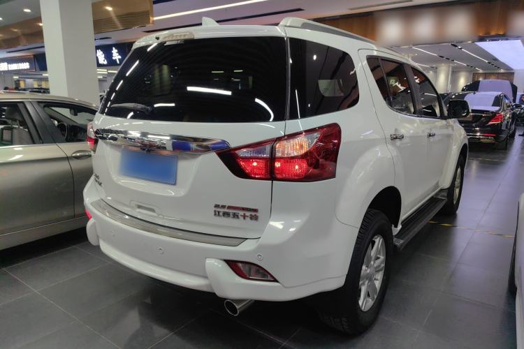 Used Isuzu mu-X 2015 2.5T Two-Wheel Drive Automatic Luxury Edition 7 Seats Rear Right 45 Deg