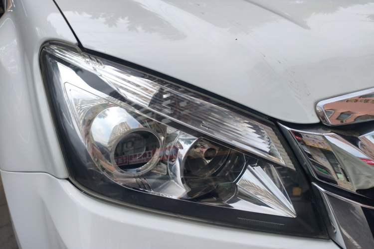 Used Isuzu mu-X 2015 3.0T 4x4 Automatic Luxury 7-Seater Right Front Headlight