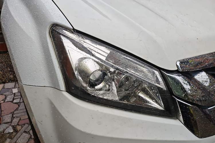 Used Isuzu mu-X 2015 3.0T 4x4 Automatic Luxury 7-Seater Right Front Headlight