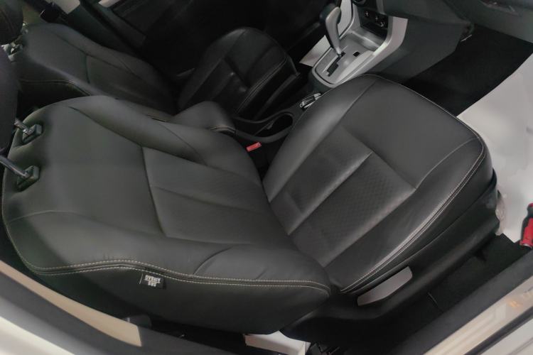 Used Isuzu mu-X 2015 2.5T Two-Wheel Drive Automatic Luxury Edition 7 Seats Right Front Seat