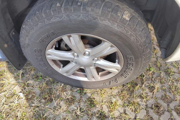 Used Isuzu mu-X 2015 3.0T 4x4 Automatic Luxury 7-Seater Right Front Wheel Hub
