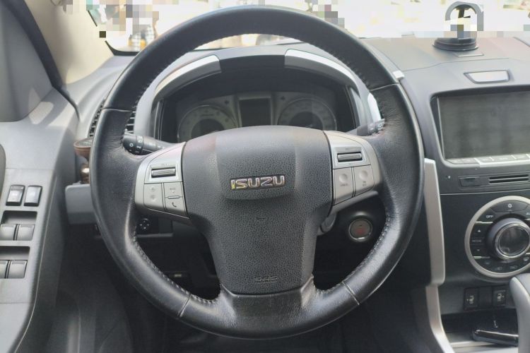 Used Isuzu mu-X 2015 3.0T 4x4 Automatic Luxury 7-Seater Steering Wheel