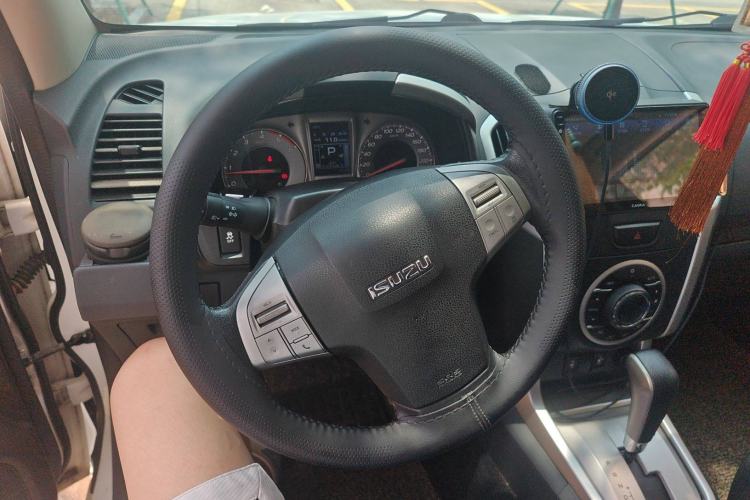 Used Isuzu mu-X 2015 2.5T Four-Wheel Drive Automatic Luxury 7-Seater Steering Wheel