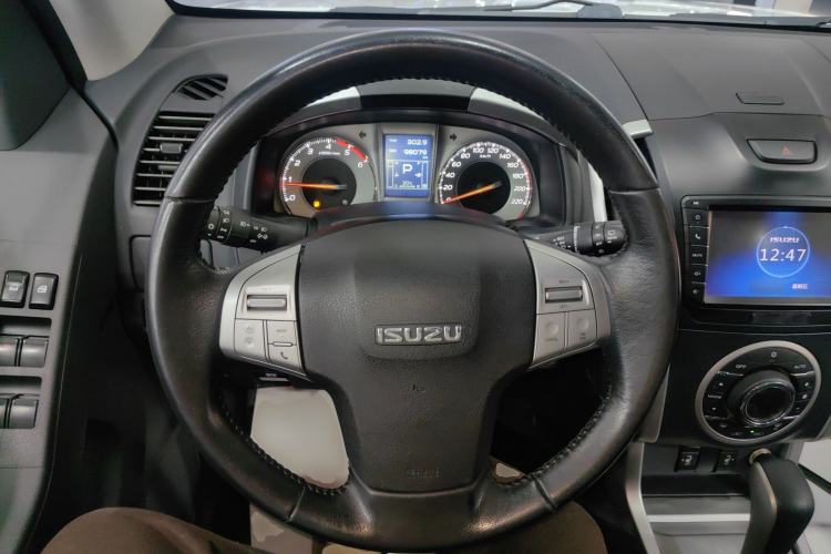 Used Isuzu mu-X 2015 2.5T Two-Wheel Drive Automatic Luxury Edition 7 Seats Steering Wheel