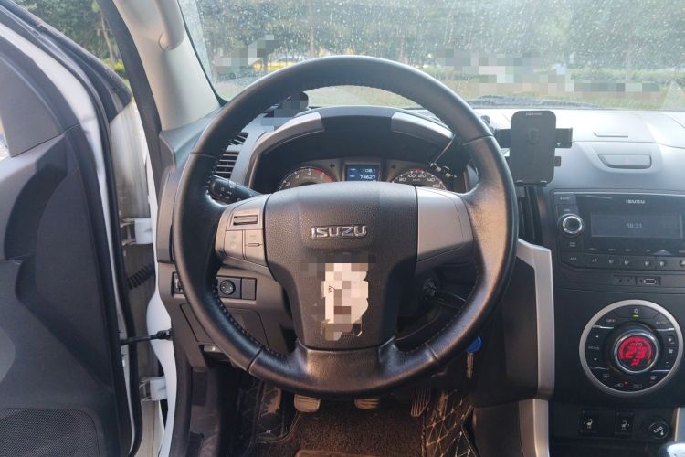 Used Isuzu mu-X 2015 3.0T 4x4 Manual Explorer Model 5 Seats Steering Wheel