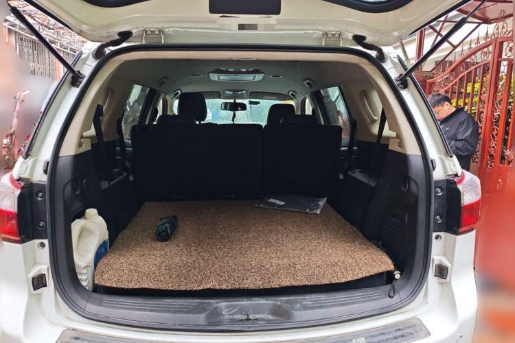 Used Isuzu mu-X 2015 3.0T 4x4 Automatic Luxury 7-Seater Trunk