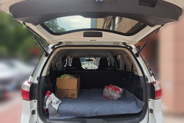 Used Isuzu mu-X 2015 2.5T Two-Wheel Drive Manual Comfort Plus 7-Seater Trunk