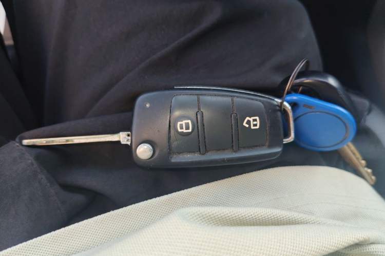 Used Isuzu mu-X 2015 3.0T 4x4 Manual Explorer Model 5 Seats Vehicle Key