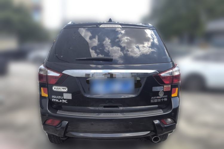 Used Isuzu mu-X 2017 3.0T Four-Wheel Drive Automatic Luxury 7-Seater China V Emission Standard Rear