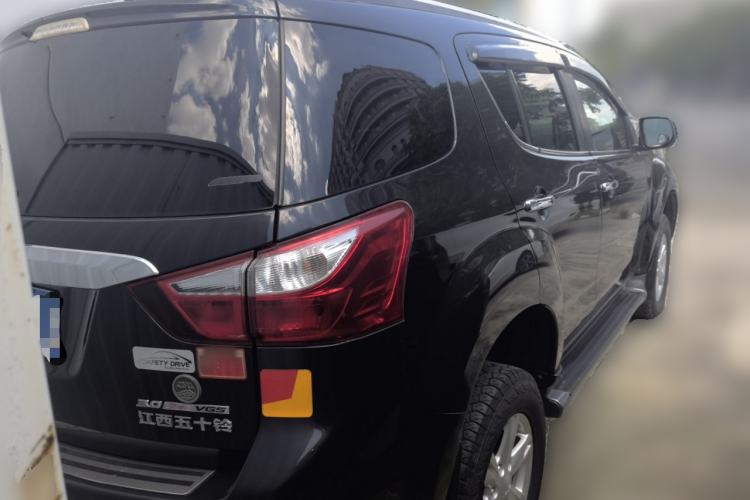 Used Isuzu mu-X 2017 3.0T Four-Wheel Drive Automatic Luxury 7-Seater China V Emission Standard Rear Right 45 Deg