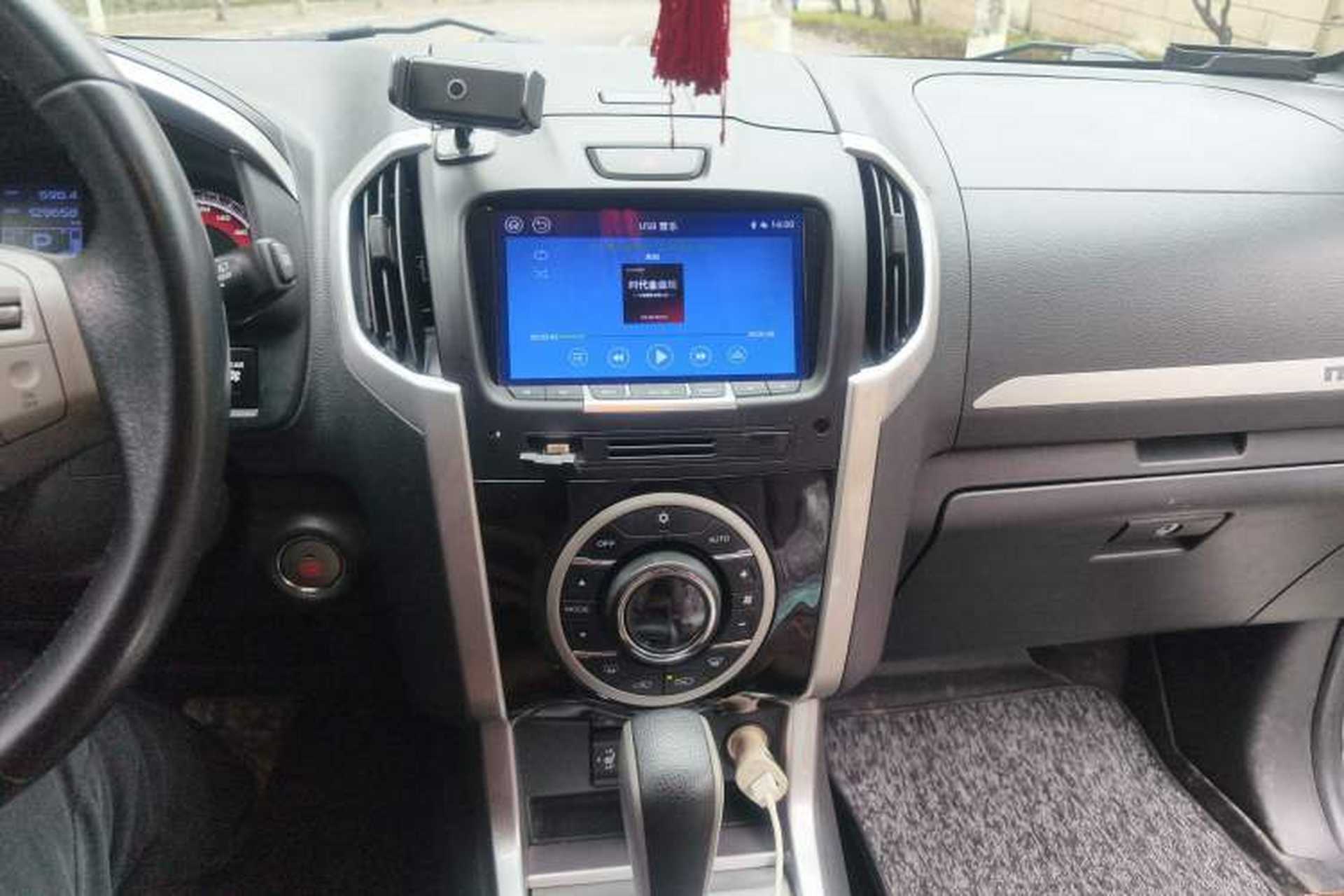 Used Isuzu mu-X 2017 3.0T Four-Wheel Drive Automatic Luxury 7-Seater China IV Standard Audio And AC Panel