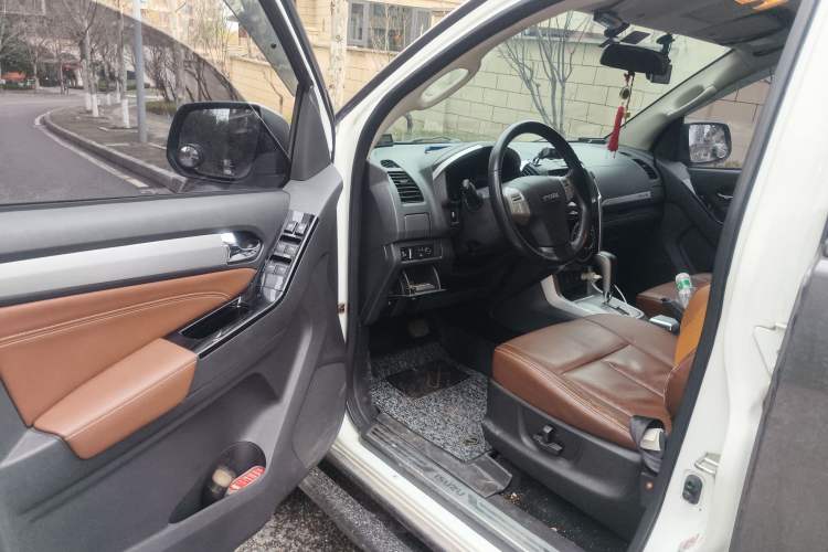 Used Isuzu mu-X 2017 3.0T Four-Wheel Drive Automatic Luxury 7-Seater China IV Standard Driver Seat