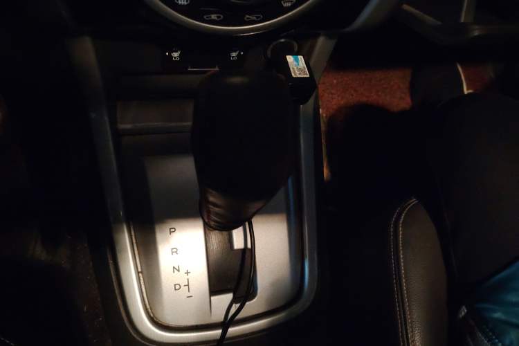 Used Isuzu mu-X 2017 2.5T Two-Wheel Drive Automatic Luxury 7-Seater Gear Lever