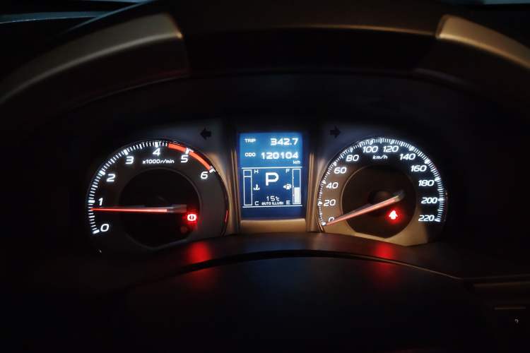Used Isuzu mu-X 2017 2.5T Two-Wheel Drive Automatic Luxury 7-Seater Instrument Cluster