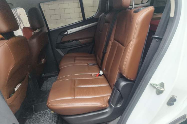 Used Isuzu mu-X 2017 3.0T Four-Wheel Drive Automatic Luxury 7-Seater China IV Standard Left Rear Seat