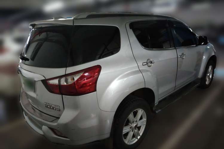 Used Isuzu mu-X 2017 2.5T Two-Wheel Drive Automatic Luxury 7-Seater Rear Right 45 Deg