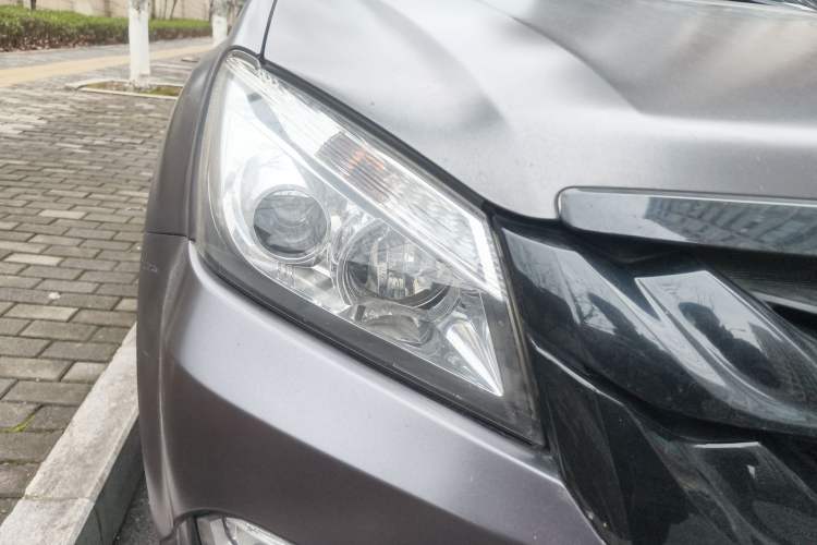 Used Isuzu mu-X 2017 3.0T Four-Wheel Drive Automatic Luxury 7-Seater China IV Standard Right Front Headlight