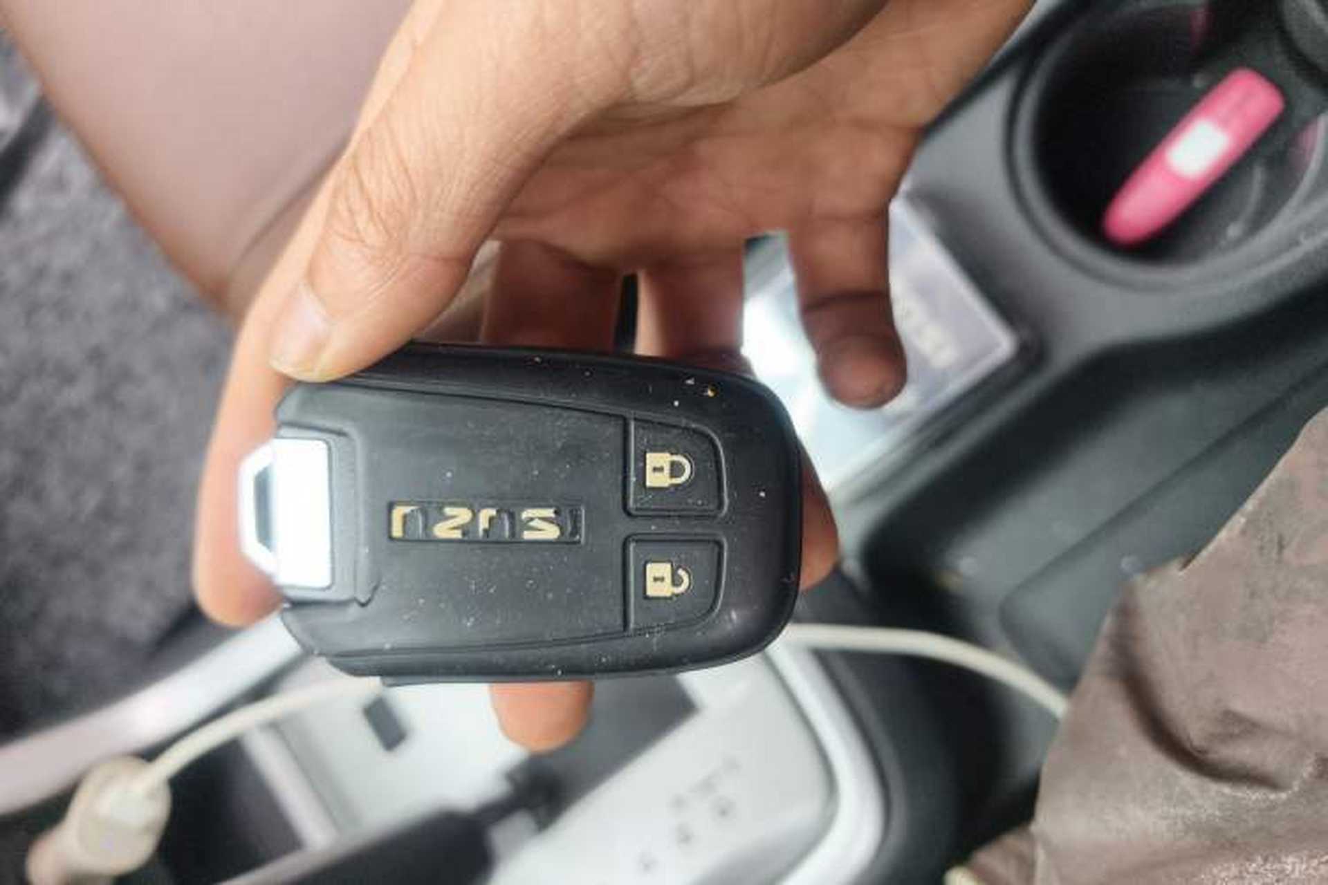 Used Isuzu mu-X 2017 3.0T Four-Wheel Drive Automatic Luxury 7-Seater China IV Standard Vehicle Key