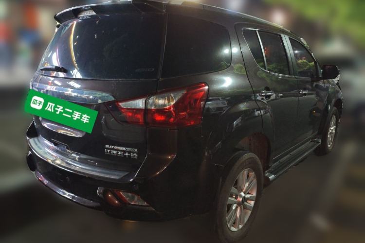 Used Isuzu mu-X 2017 3.0T Four-Wheel Drive Automatic Luxury 7-Seater China V Emission Standard Rear Right 45 Deg