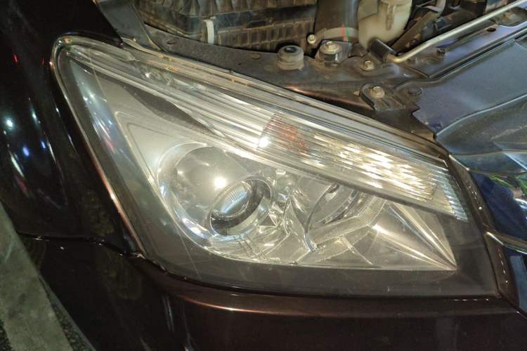 Used Isuzu mu-X 2017 3.0T Four-Wheel Drive Automatic Luxury 7-Seater China V Emission Standard Right Front Headlight