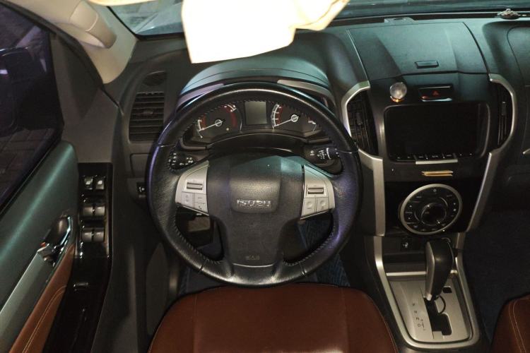 Used Isuzu mu-X 2017 3.0T Four-Wheel Drive Automatic Luxury 7-Seater China V Emission Standard Steering Wheel