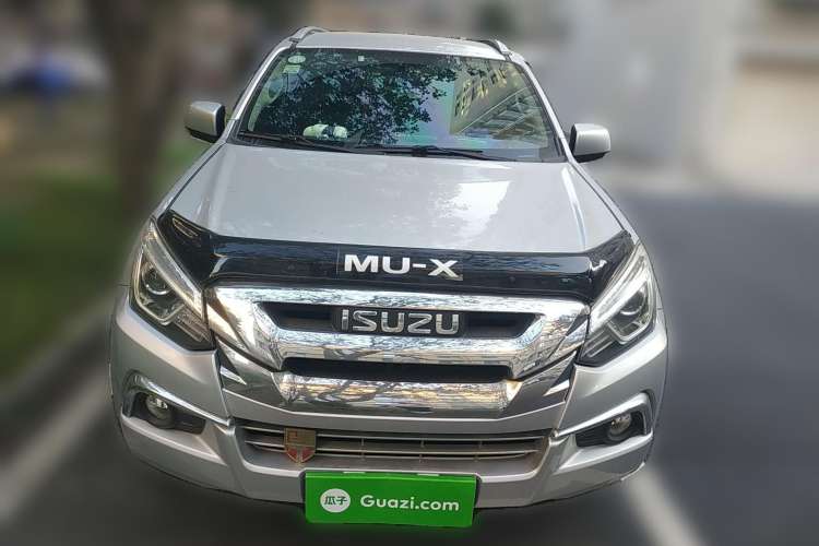Used Isuzu mu-X 2017 3.0T 4x4 Manual Exploration Version 5 Seats China V Emission Standard Front