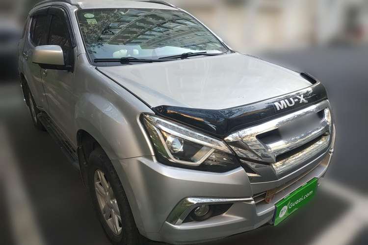 Used Isuzu mu-X 2017 3.0T 4x4 Manual Exploration Version 5 Seats China V Emission Standard Front Right 45 Deg