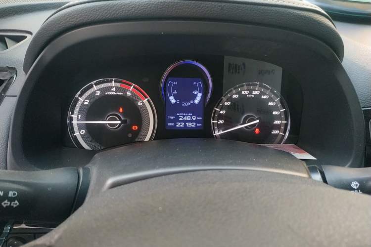 Used Isuzu mu-X 2017 3.0T 4x4 Manual Exploration Version 5 Seats China V Emission Standard Odometer Close Up