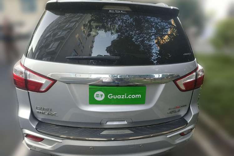 Used Isuzu mu-X 2017 3.0T 4x4 Manual Exploration Version 5 Seats China V Emission Standard Rear
