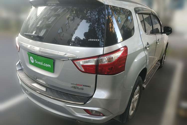 Used Isuzu mu-X 2017 3.0T 4x4 Manual Exploration Version 5 Seats China V Emission Standard Rear Right 45 Deg
