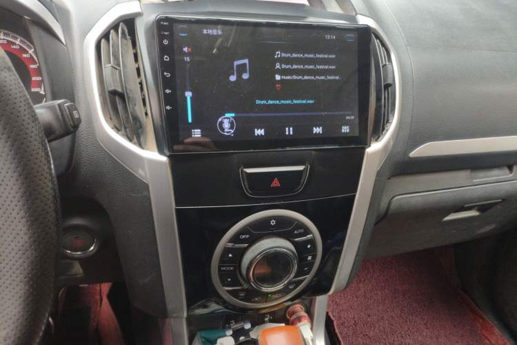 Used Isuzu mu-X 2017 3.0T Four-Wheel Drive Automatic Luxury 7-Seater China IV Standard Audio And AC Panel