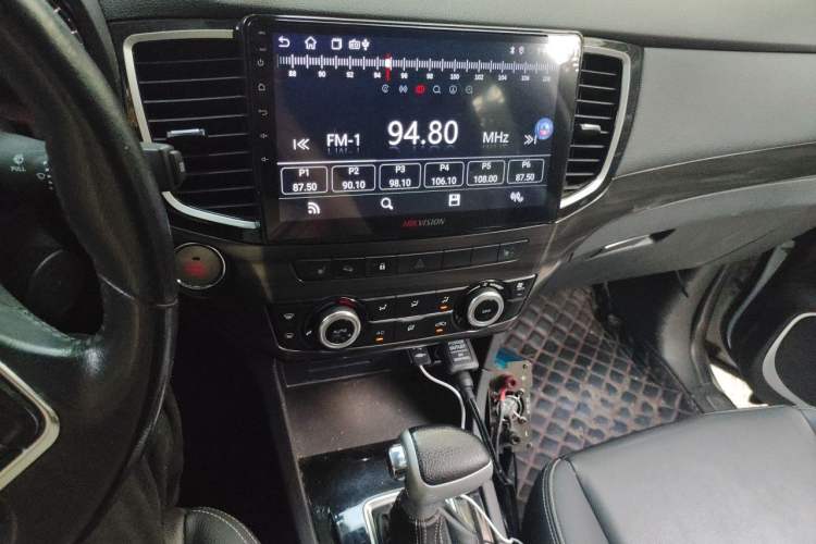 Used Isuzu mu-X 2017 3.0T Four-Wheel Drive Automatic Luxury Edition 5 Seats China V Emission Standard Audio And AC Panel