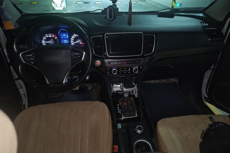 Used Isuzu mu-X 2017 3.0T Four-Wheel Drive Automatic Luxury Edition 5 Seats China V Emission Standard Center Console