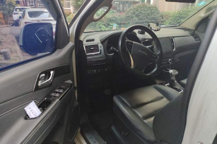 Used Isuzu mu-X 2017 3.0T Four-Wheel Drive Automatic Luxury Edition 5 Seats China V Emission Standard Driver Seat