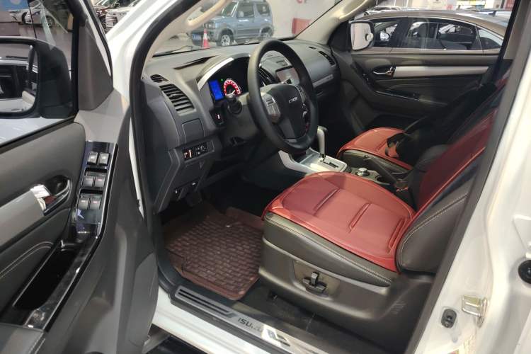 Used Isuzu mu-X 2017 2.5T Four-Wheel Drive Automatic Luxury 7-Seater Driver Seat