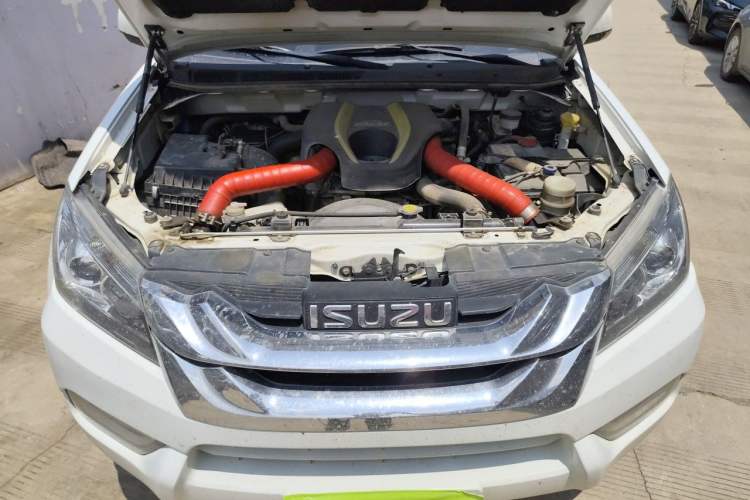 Used Isuzu mu-X 2017 2.5T Four-Wheel Drive Automatic Luxury Edition 5 Seats Engine Bay