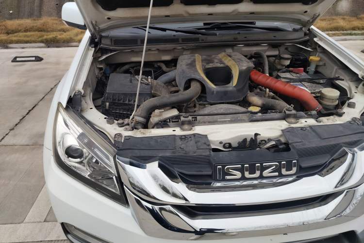 Used Isuzu mu-X 2017 2.5T Two-Wheel Drive Automatic Luxury Edition 5 Seats Engine Bay Right