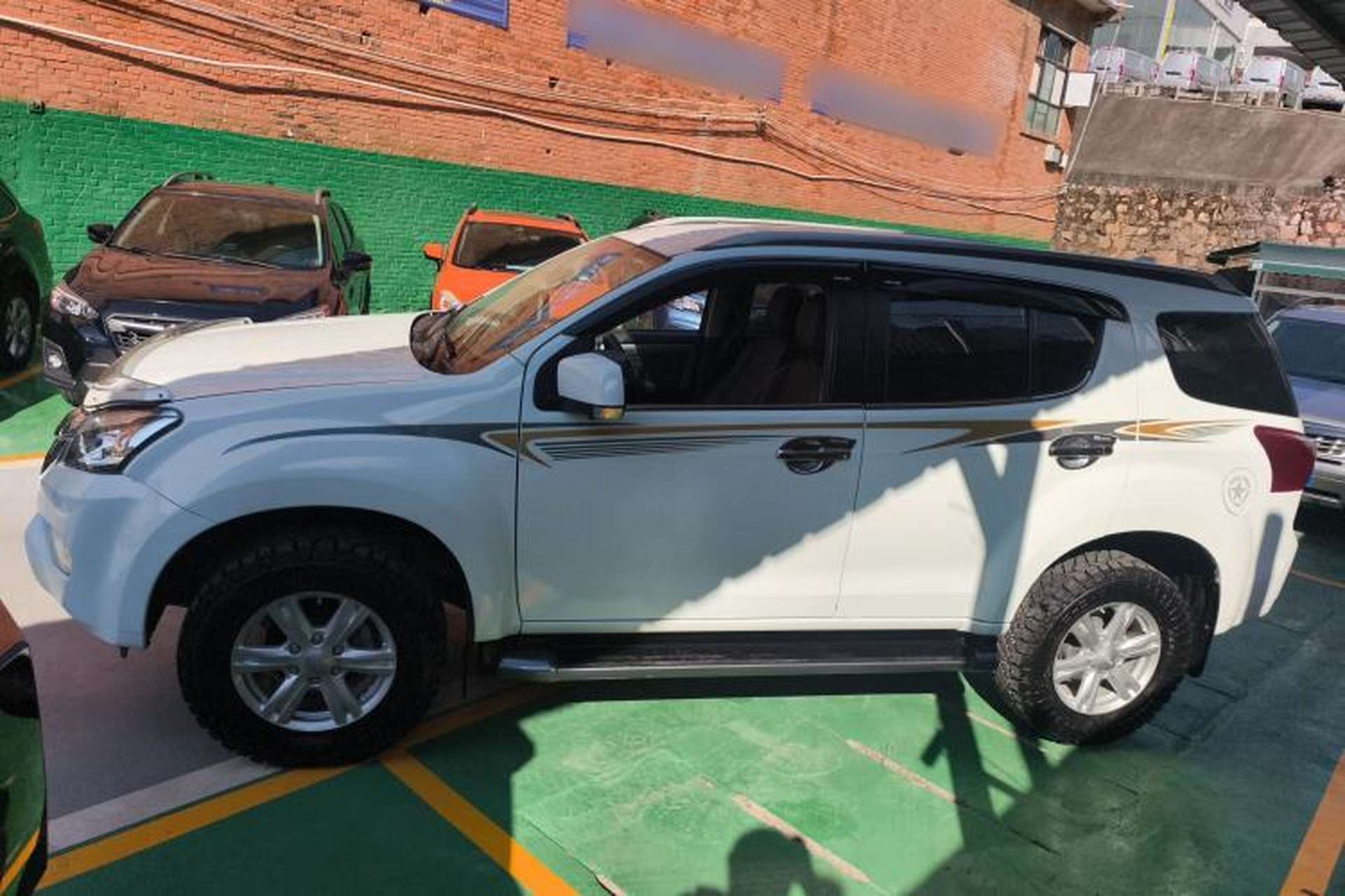 Used Isuzu mu-X 2017 3.0T Four-Wheel Drive Automatic Luxury 7-Seater China IV Standard Exterior 3