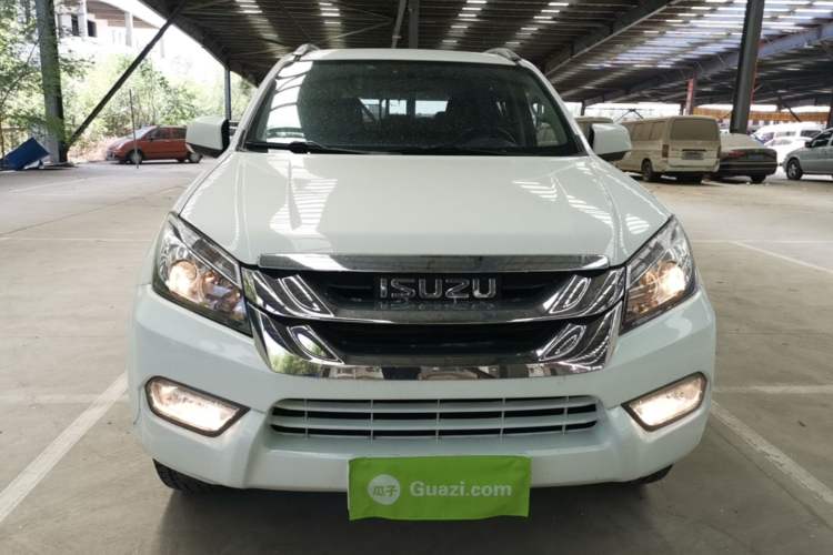 Used Isuzu mu-X 2017 2.5T Two-Wheel Drive Automatic Comfort Touring Version 7 Seats Front