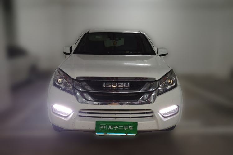 Used Isuzu mu-X 2017 2.5T Two-Wheel Drive Automatic Comfort Touring Version 7 Seats Front