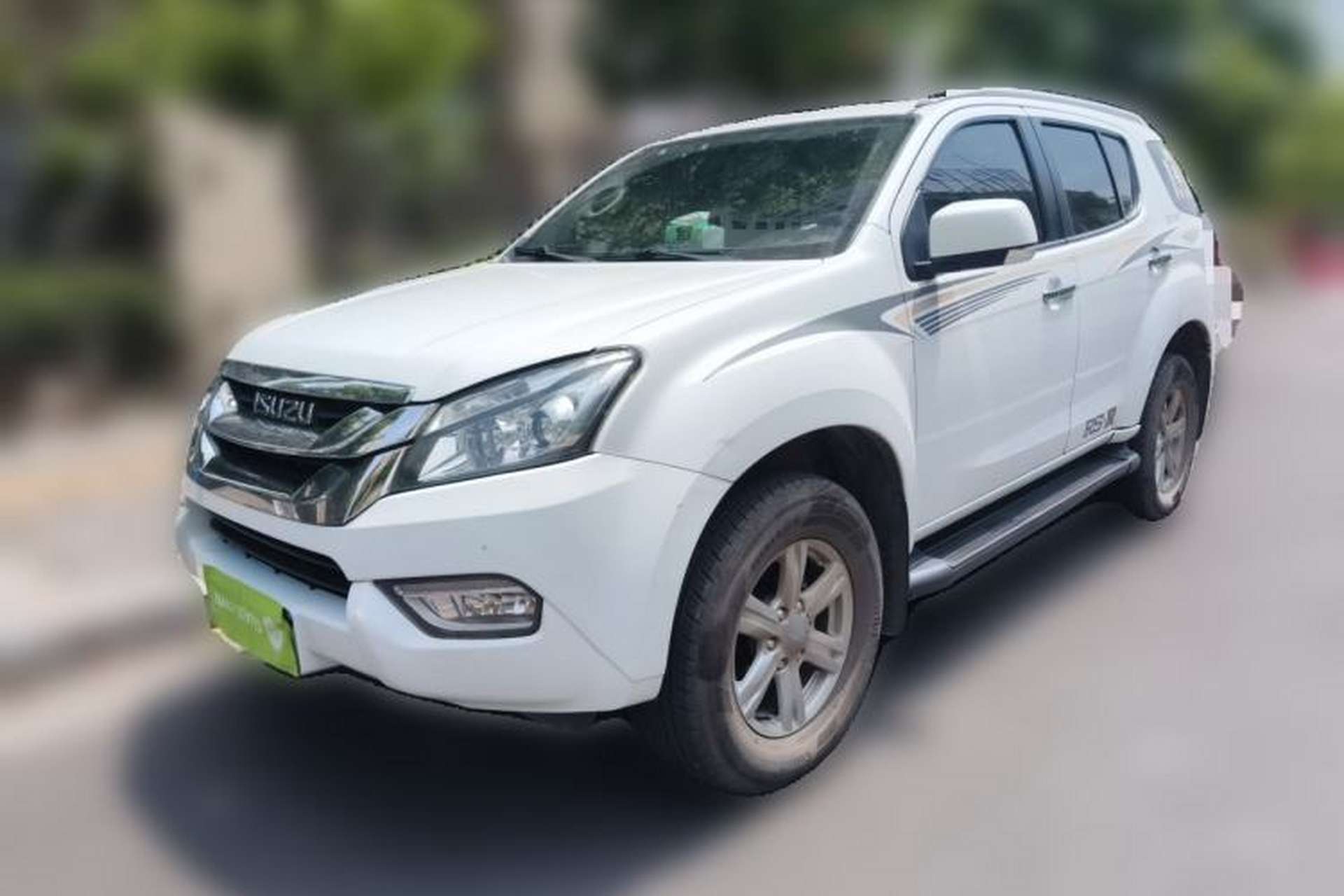 Used Isuzu mu-X 2017 2.5T Two-Wheel Drive Automatic Luxury Edition 5 Seats Front Left 45 Deg
