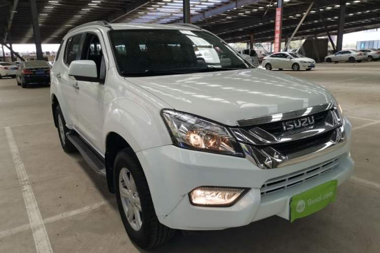 Used Isuzu mu-X 2017 2.5T Two-Wheel Drive Automatic Comfort Touring Version 7 Seats Front Right 45 Deg