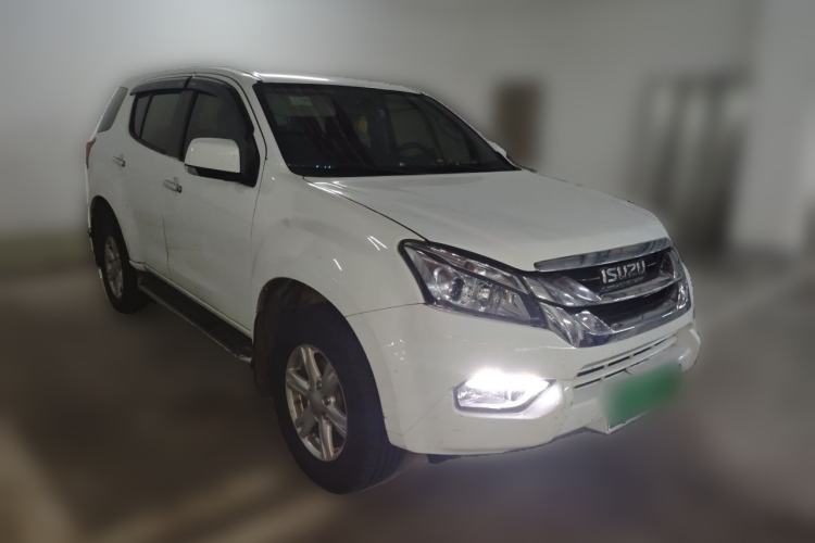 Used Isuzu mu-X 2017 2.5T Two-Wheel Drive Automatic Comfort Touring Version 7 Seats Front Right 45 Deg