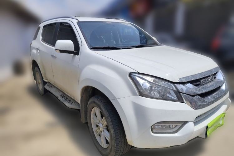 Used Isuzu mu-X 2017 2.5T Four-Wheel Drive Automatic Luxury Edition 5 Seats Front Right 45 Deg