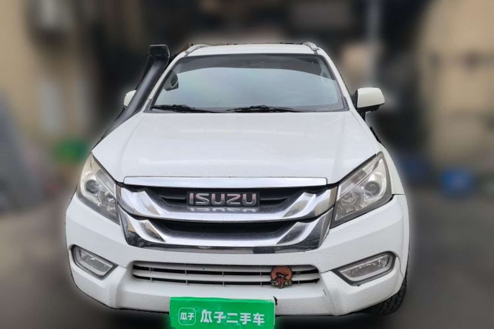Used Isuzu mu-X 2017 3.0T Four-Wheel Drive Automatic Luxury 7-Seater China V Emission Standard Front
