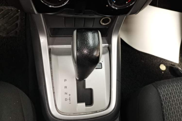 Used Isuzu mu-X 2017 2.5T Two-Wheel Drive Automatic Comfort Touring Version 7 Seats Gear Lever
