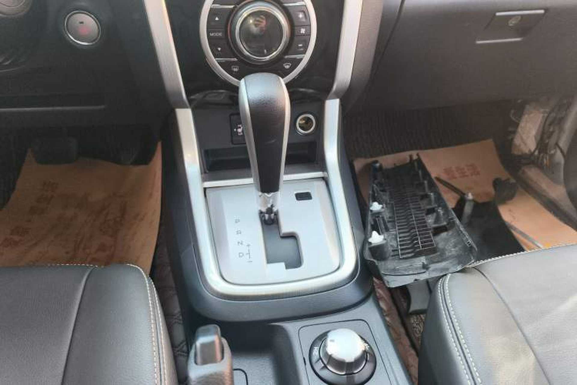 Used Isuzu mu-X 2017 3.0T Four-Wheel Drive Automatic Luxury 7-Seater China IV Standard Gear Lever