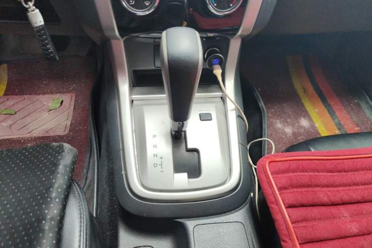 Used Isuzu mu-X 2017 3.0T Two-Wheel Drive Automatic Comfort Edition 7 Seats China V Emission Standard Gear Lever