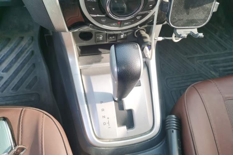 Used Isuzu mu-X 2017 3.0T Four-Wheel Drive Automatic Luxury Edition 5 Seats China IV Standard Gear Lever